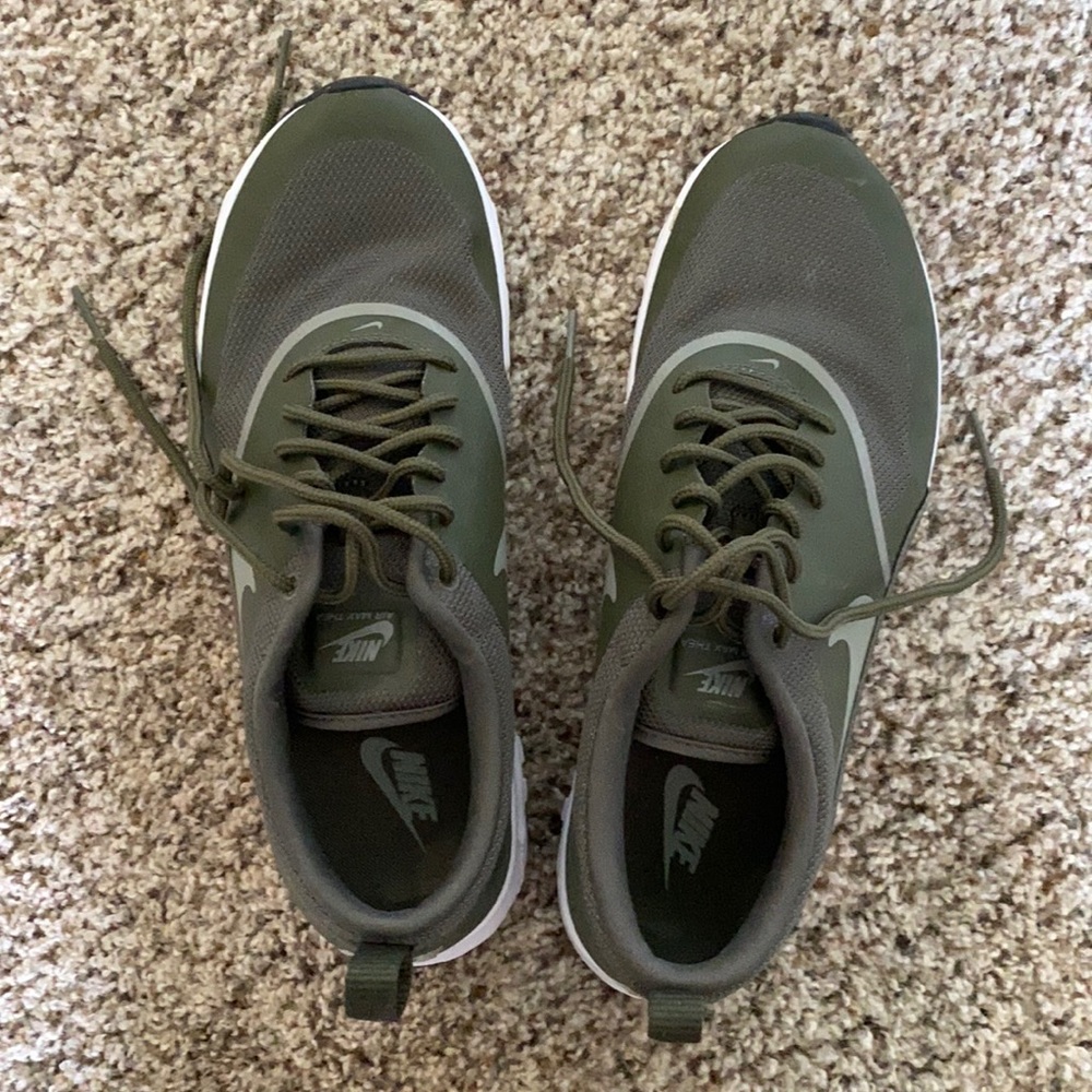 Nike tennis shoes